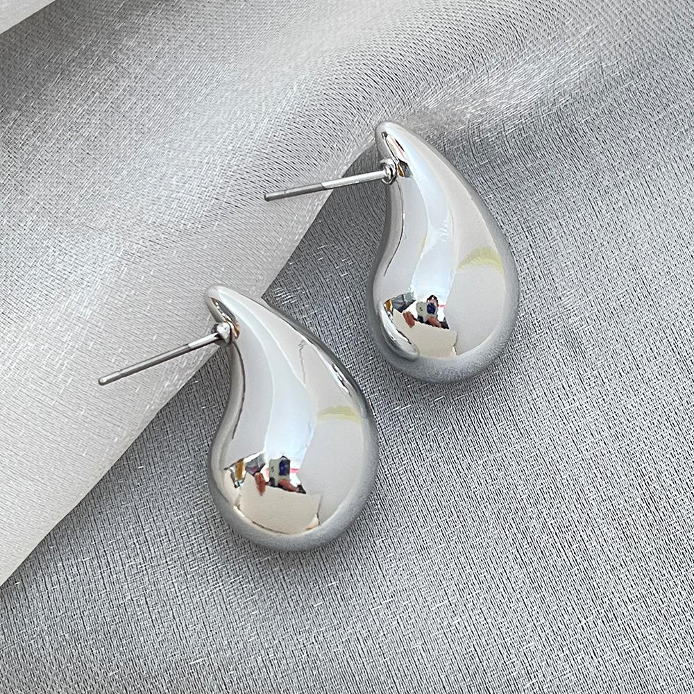

Винтажные глянцевые металлические серьги с каплями воды, европейские индивидуальные модные тенденции для женщин, серьги, подарок на день рождения, ювелирные изделия, подвески 2024 белый