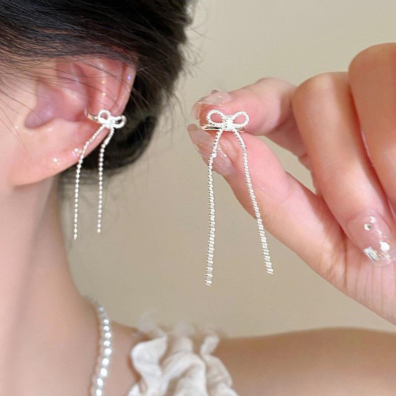 Elegant Geometric Bow Tassel Ear Cuff for Women - No Piercing, Versatile & Stylish Ear Accessory