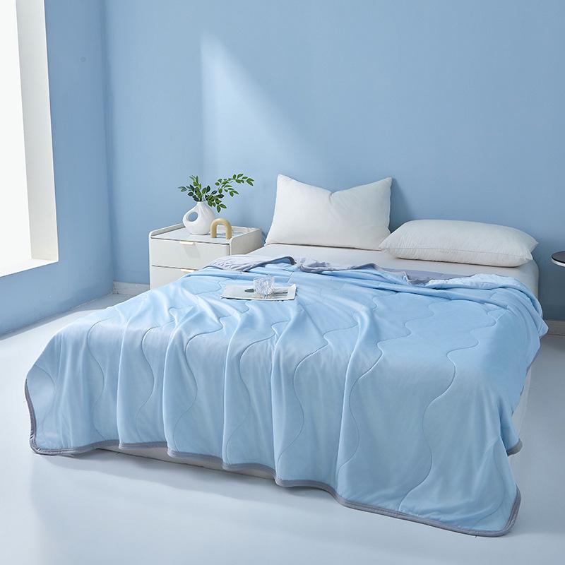 Cool Silk Summer Quilt: Air Conditioning-Ready, Ice Silk, Machine Washable, Solid Color Throw Blanket