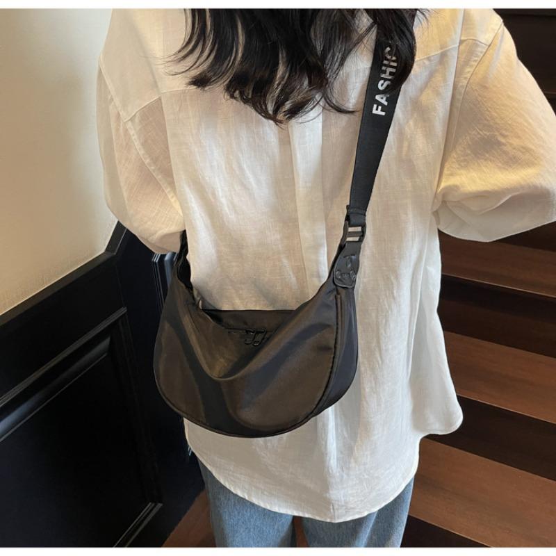 Dies ist eine großvolumige Umhängetasche mit einem einzigartigen, lässigen und sportlichen Design für Frauen.
