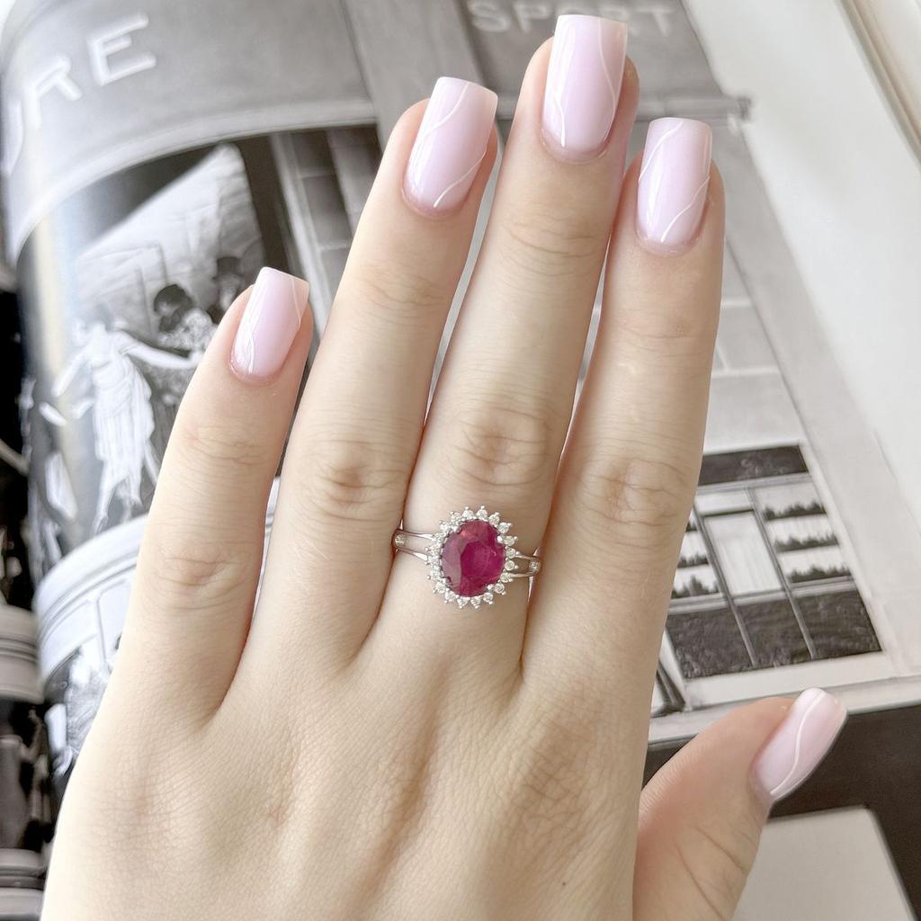 Серебряное кольцо с натуральным рубином, фианитами, вес изделия 3,41 гр (2165088)