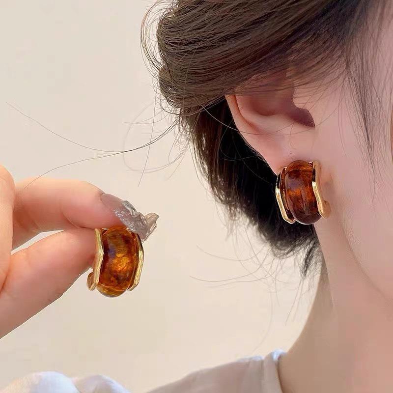 Maillard Geometric Resin Stud Earrings - Elegant, Lightweight, Versatile Fashion Accessories for Women янтарь