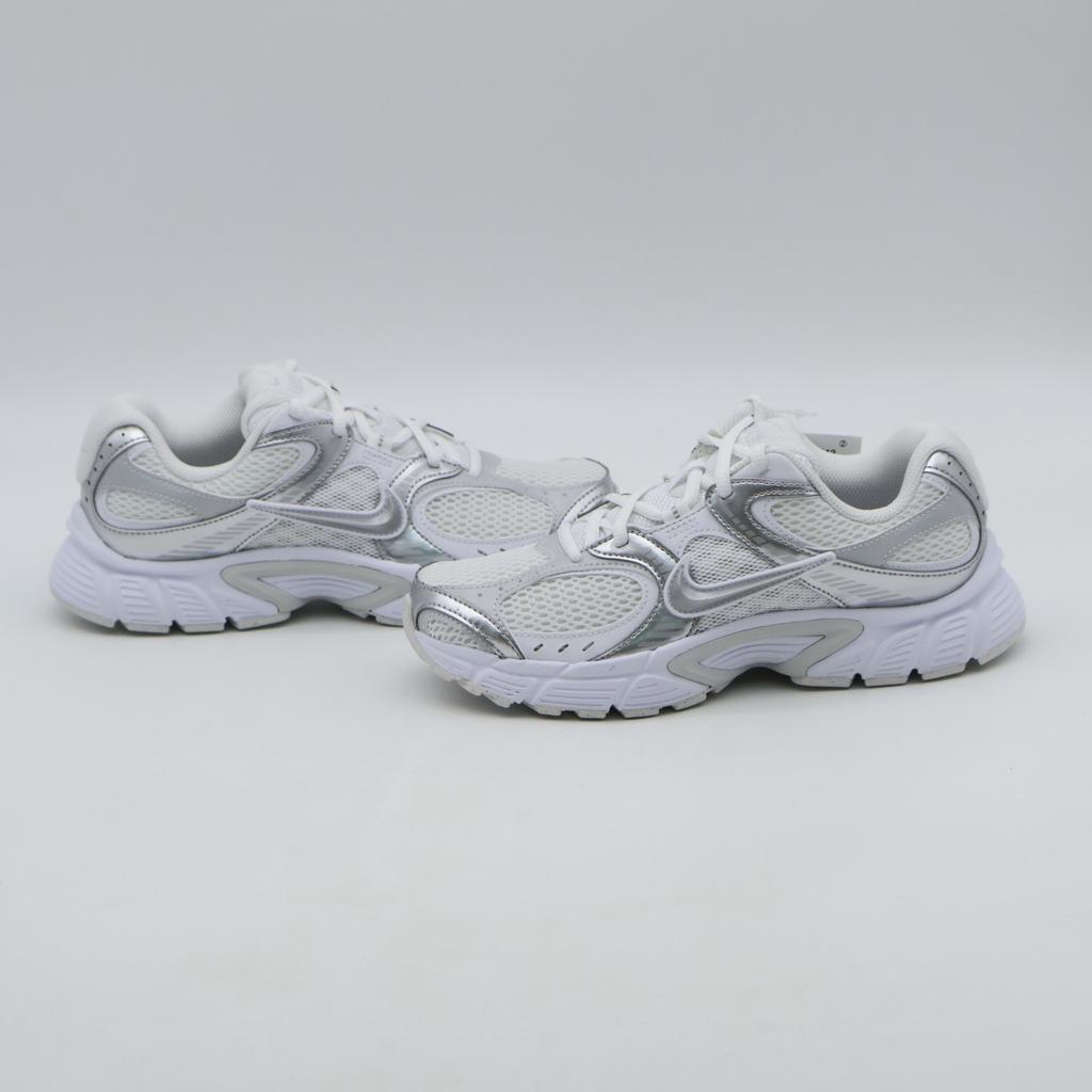 HQ7901-112 Nike V5 RNR White Metallic Platinum (Women's)
