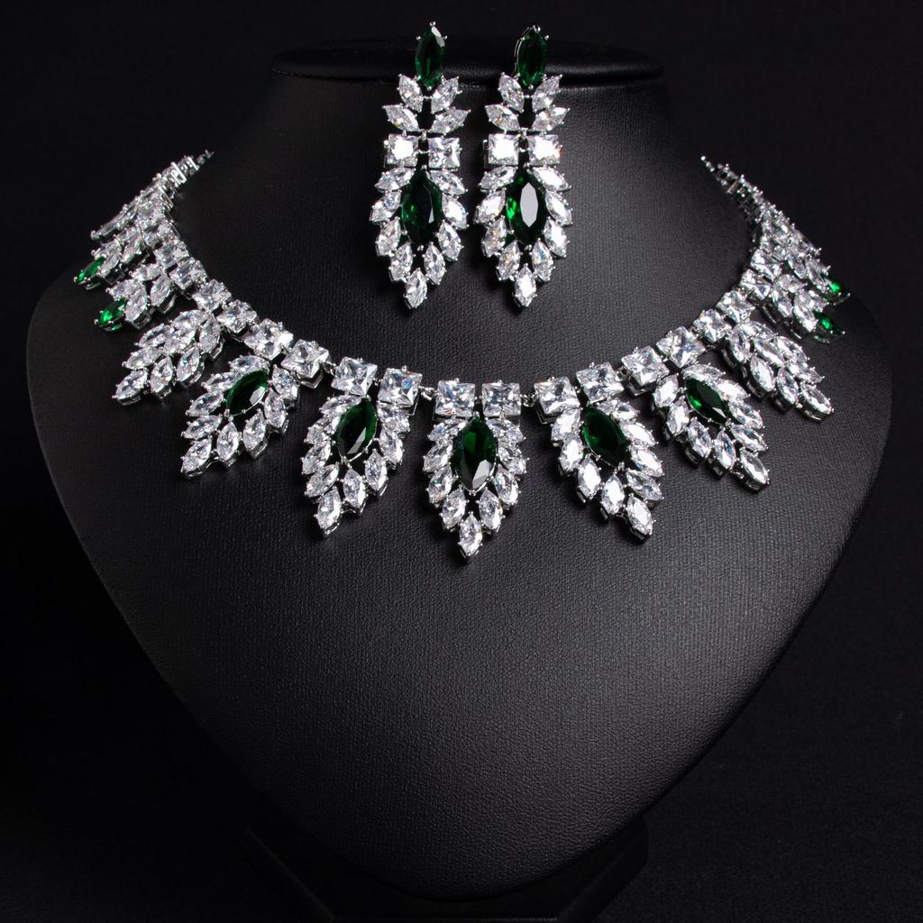 Damen Leichter Luxus Design Elegant Eingelegtes Zirkon Halskette Ohrhänger Set Modisch Und Vielseitig Nische Designgefühl Set