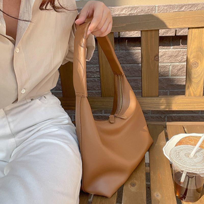ins simple and versatile milk tea color bag gentle wind Korean portable soft leather dumpling bag retro shoulder armpit bag