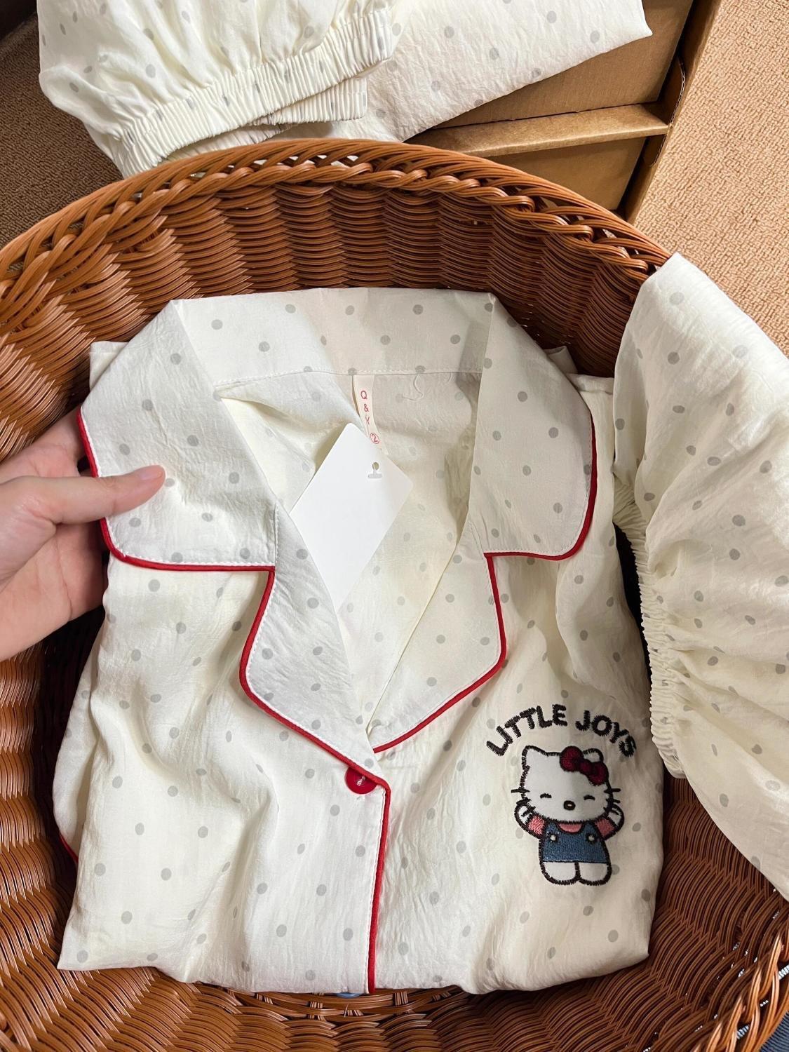 

ins style cute pajamas women s summer new short-sleeved shorts white polka dot Hello Kitty loungewear outer suit S