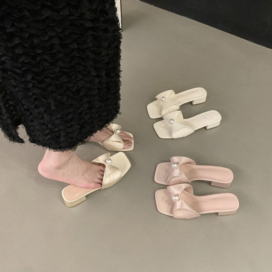 Pink fairy pearl bow thick heel cool slippers female summer wear fashion slippers 2025 summer new
