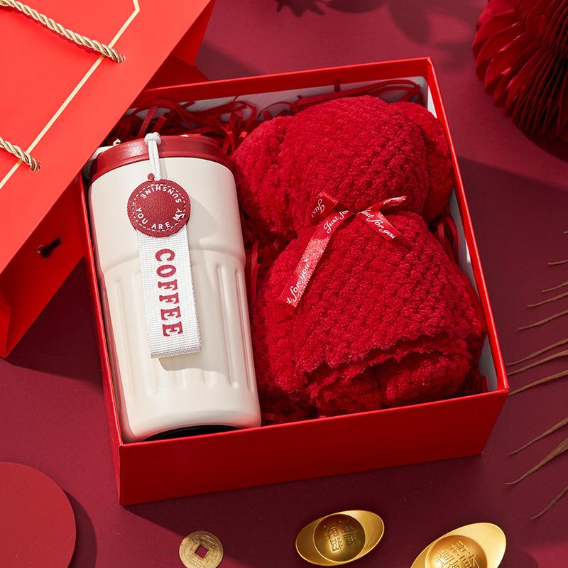 Employee and Client Gifts: Practical Souvenirs for Annual Meetings, New Year, and Weddings