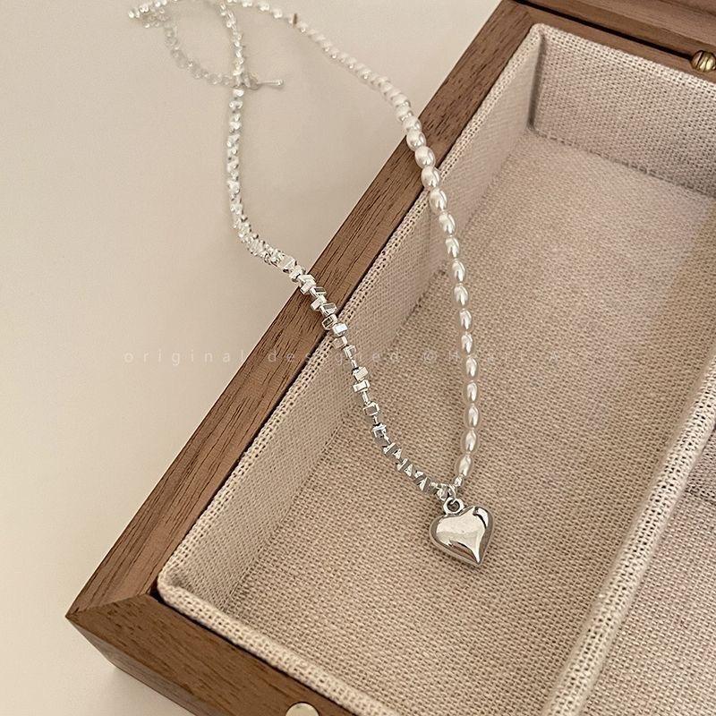 Broken Silver Love Pearl Necklace Women's Niche High-end Clavicle Chain Fashionable and Versatile New Neck Chain Accessories