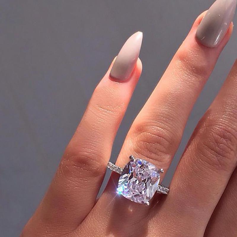 Best-Selling Jewelry, Classic Four-Claw White Square Diamond Ring, Large Zircon Ring Jewelry.