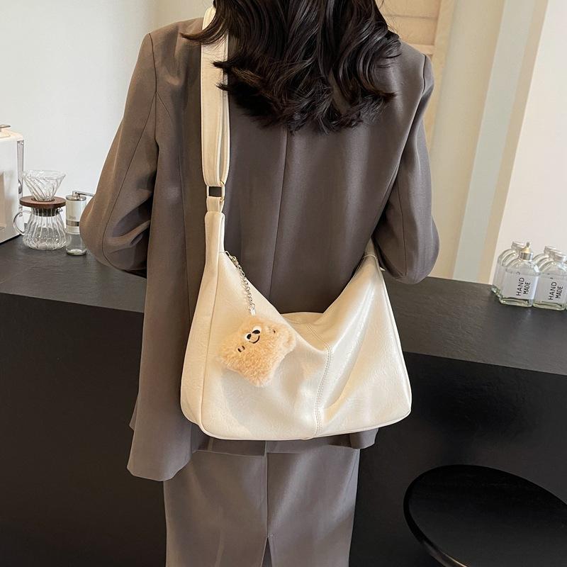 Soft leather large-capacity fashionable textured shoulder bag women's 2025 spring new versatile messenger bag tote bag