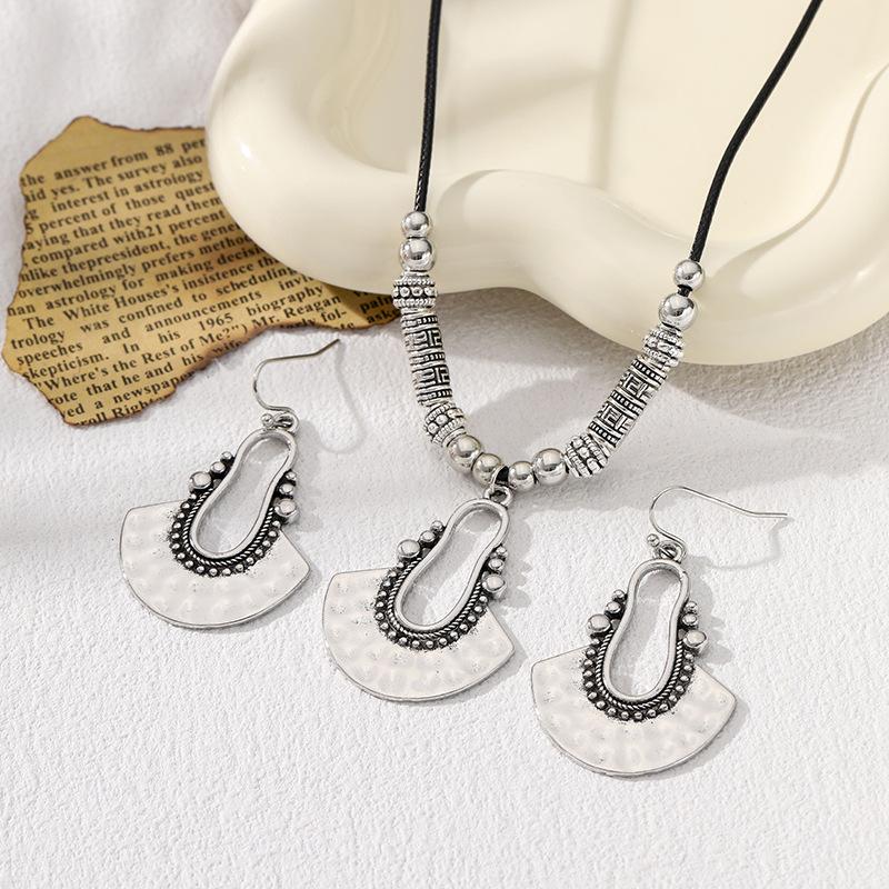 

Accessories Bohemian Vintage Fan Earrings Necklace Set Stylish Hollow Accessories