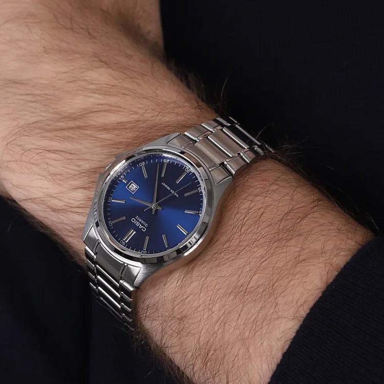 Casio Orologio da uomo serie standard blu MTP-1183A-2A MTP-1183A-2A