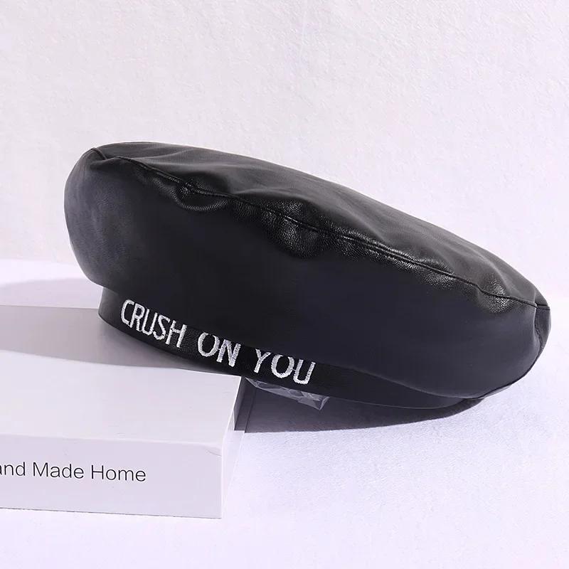 

Жіночий берет зі штучної шкіри з принтом літер CRUSH ON YOU, модний однотонний ПУ капелюх на осінь-зиму чорний