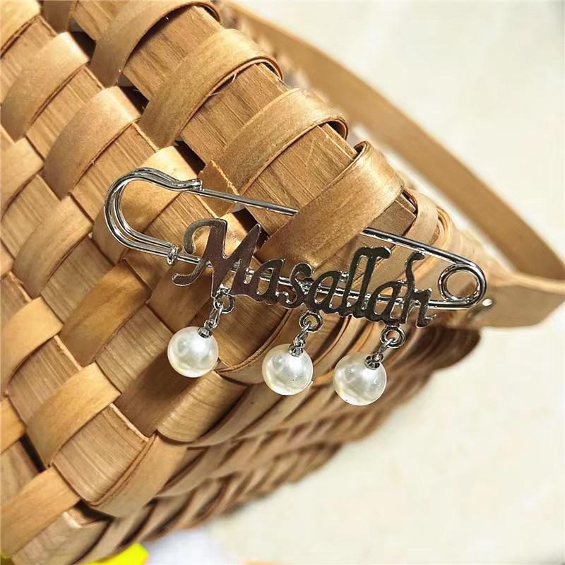 Waist-Slimming & Anti-Exposure Brooch Pin – Clothing Accessory for Secure Fit