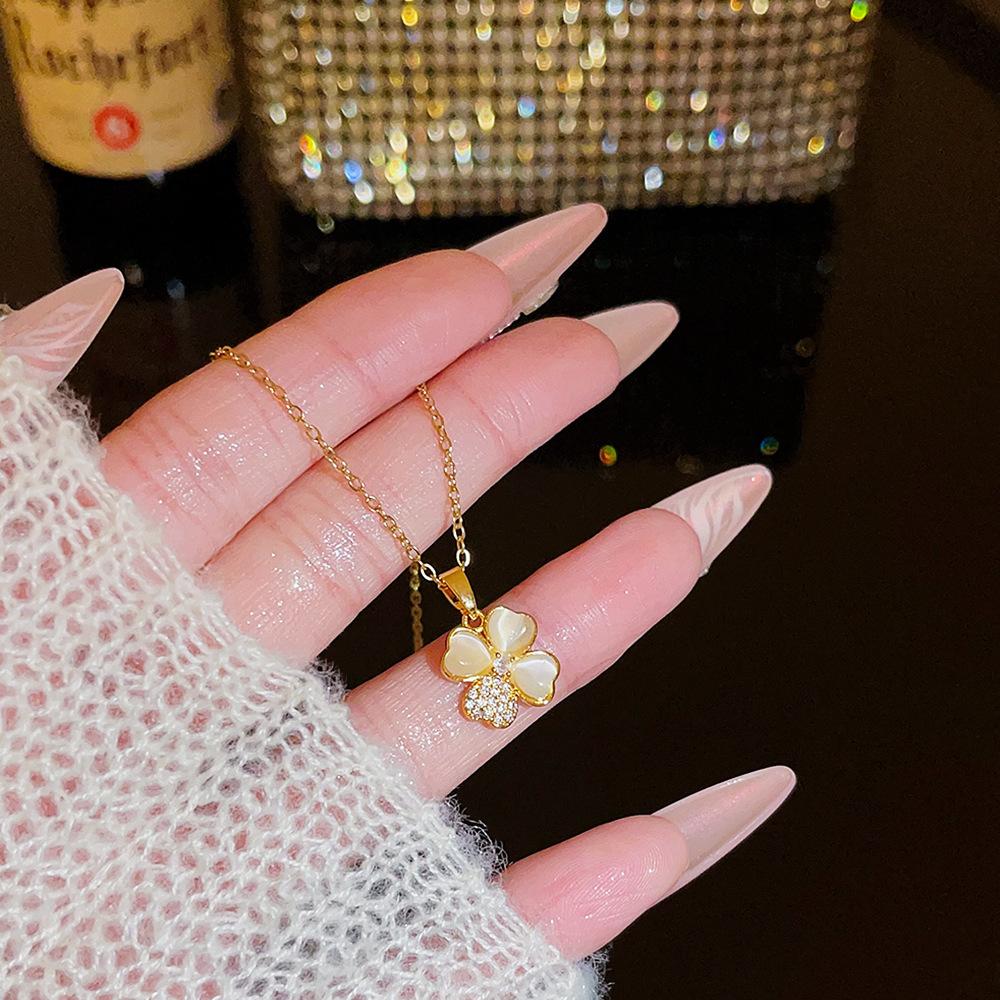Fashion Light Luxury Titanium Steel Necklace Women'S High-End Pendant Sweet Temperament Collarbone Chain Does Not Fade Accessories