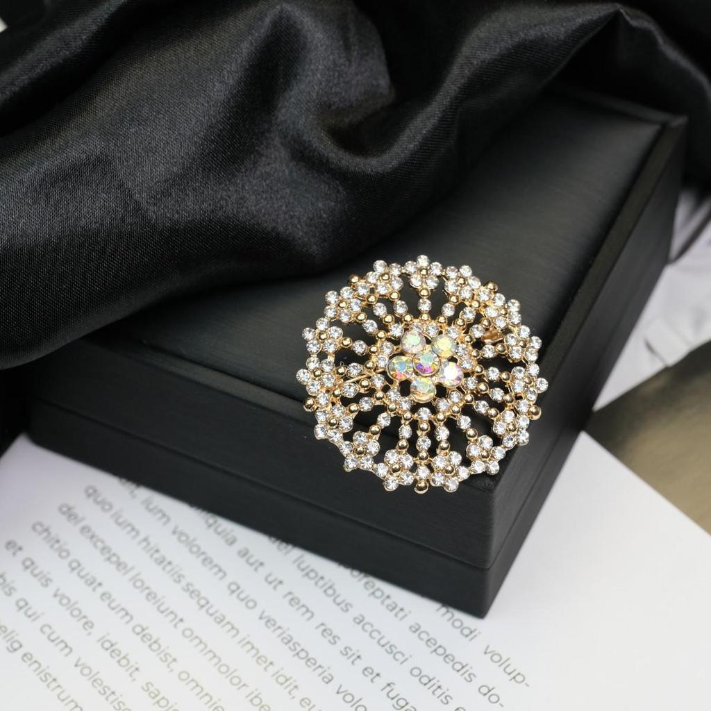 Retro Flower Pearl & Diamond Alloy Brooch Pin