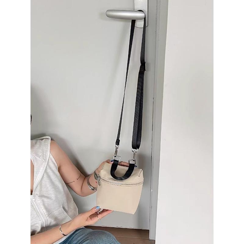 

Сумка для мобильного телефона Легкая Ручная Квадратная Сумка Повседневная и Универсальная Одноплечевая Сумка Кроссбоди бежевый