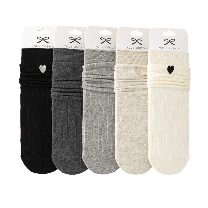 5/10 Pairs Comfortable Casual and Versatile Women's Autumn Winter Mid Calf Socks with Embroidered Heart Cotton Long Socks Cute Cotton Socks