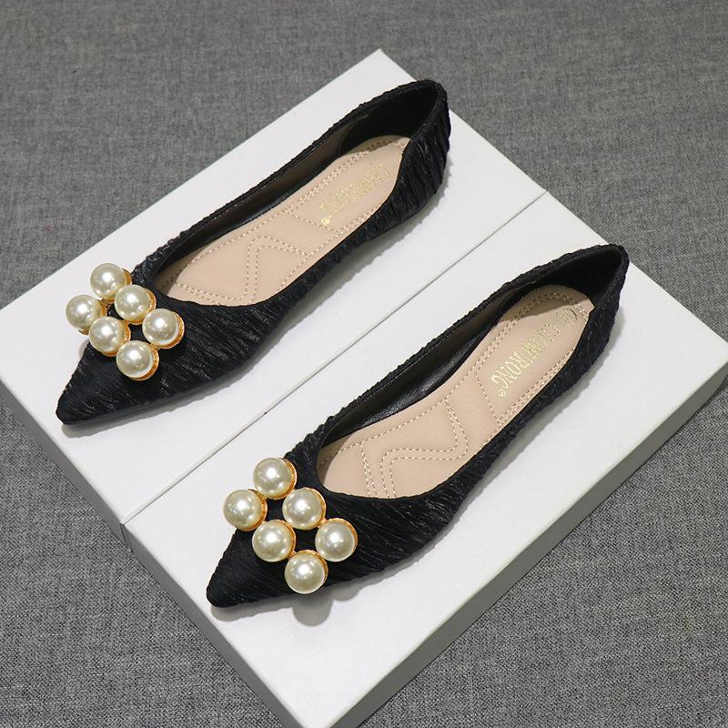 Fashion Big Pearl Decoration flats shoes woman pointed toe pleated silk wedding shoes slip on loafers female elegant work shoes size 42