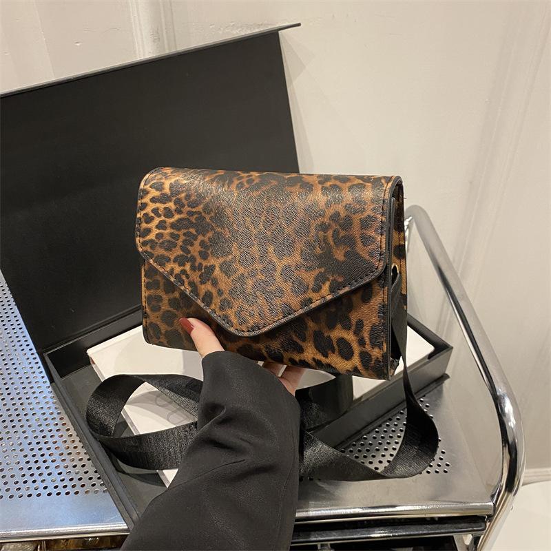 

Women s autumn niche design 2025 new clutch bag ins texture is popular this year messenger bag small square bag