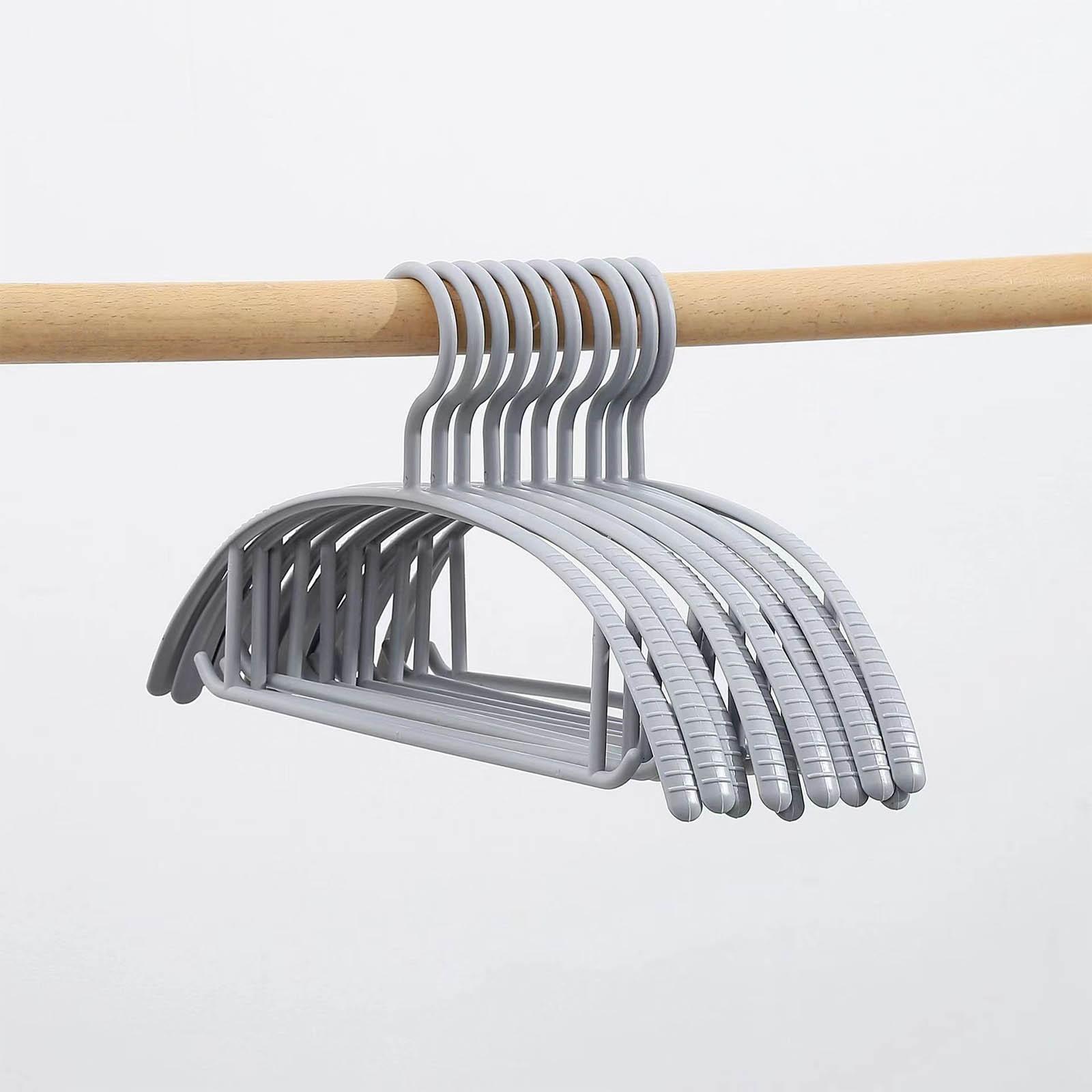 Пластиковые вешалки вешалки нескользящие упаковка из 10 шт не оставляющие пятен компактные вешалки вешалки для одежды прочная вешалка для сухой и влажной одежды серый 980₽
