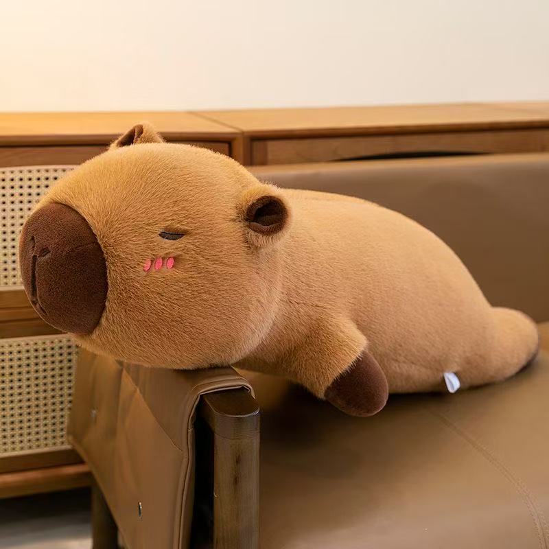 45cm-65cm Kawaii Cartone Animato Capibara Gigante a Strisce Bambola Peluche Cuscino Sdraiato Marrone Arancione Ali Giocattolo Peluche Capibara Creativo Decorazione per la Casa