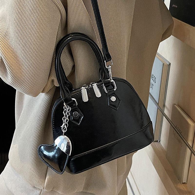 Spring and Summer New Korean Sweet Style Simple Portable Shell Bag Fashionable Versatile High Sense Commuter Casual Messenger Bag