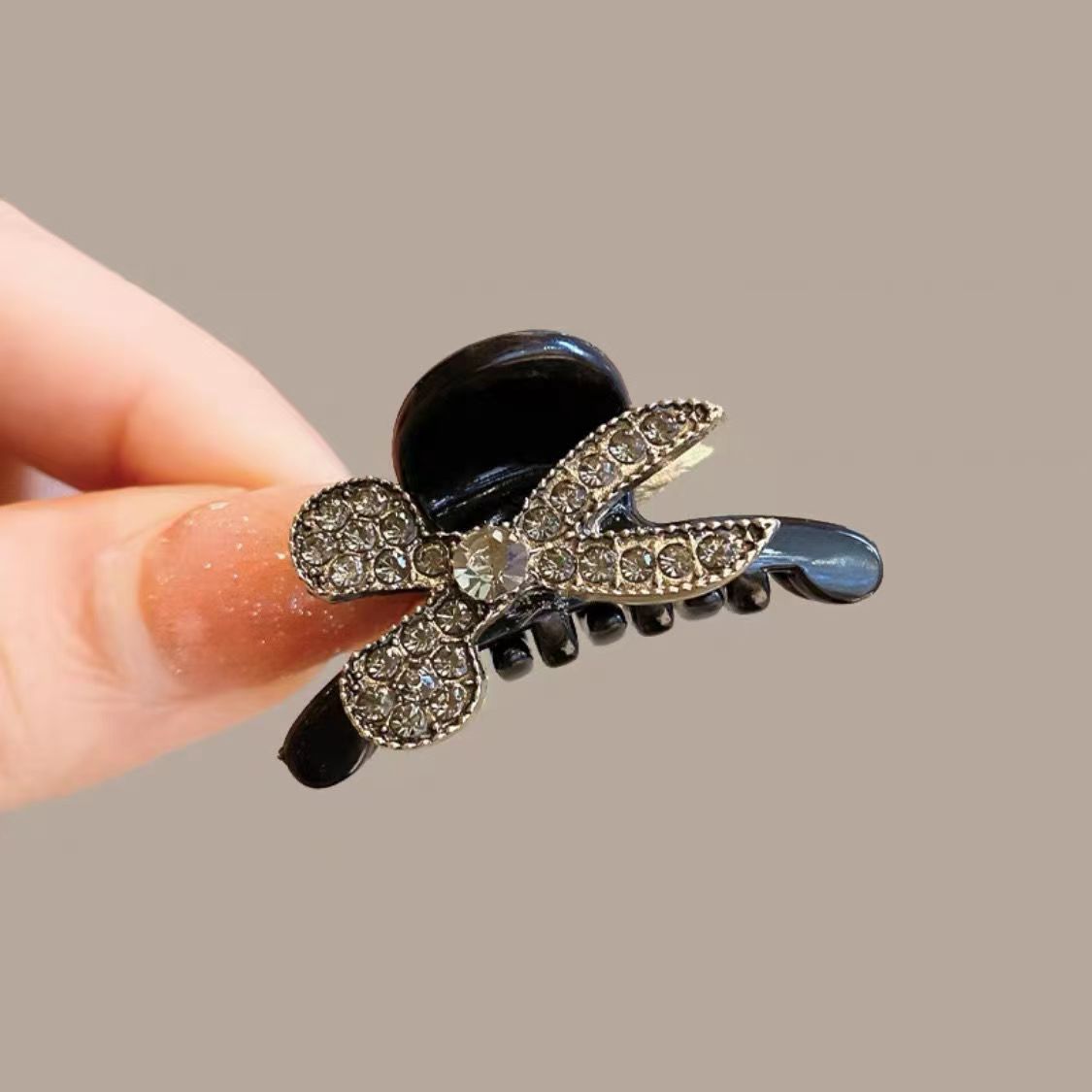 

Мини-коготь для волос с жемчугом и бриллиантами для женщин и девочек, ретро-стразы, цветок, коготь краба, зажим для волос, маленькие заколки для волос, краб, аксессуары для волос для девочек