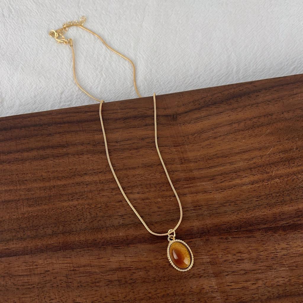 Retro temperament Maillard tiger's eye stone double-layer stacked necklace women's light luxury niche cold wind high-end sweater chain