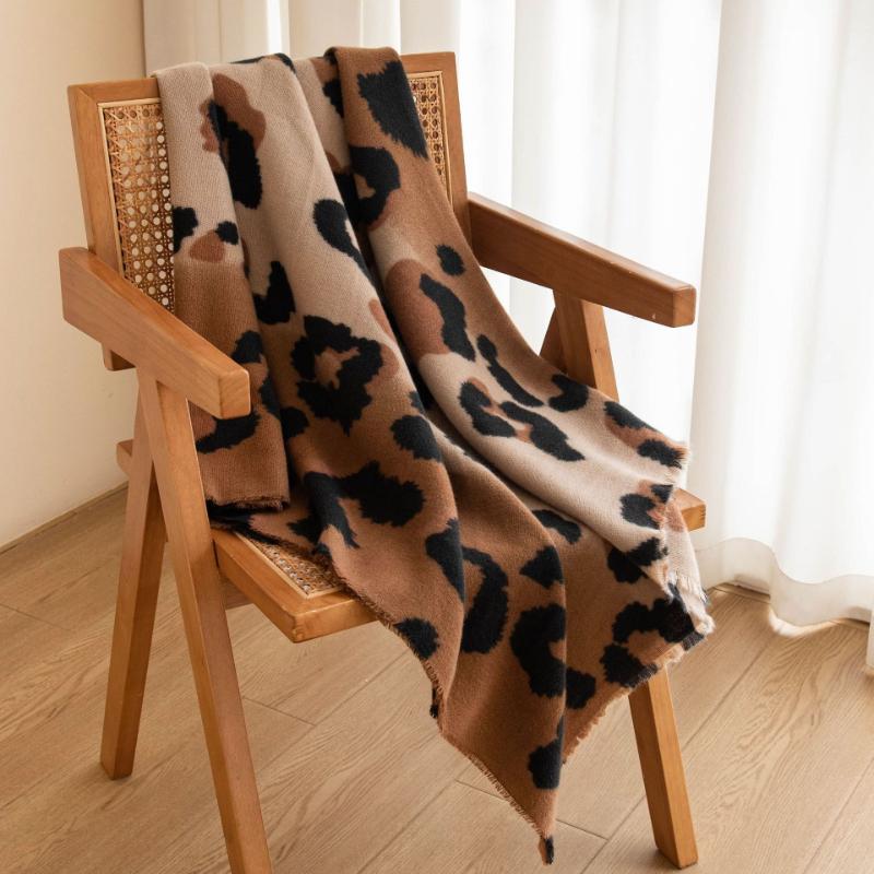 Retro Leopard Print Imitation Cashmere Scarf Women's Autumn and Winter Thickened Large Shawl, Fashionable Rough Edge Warm Scarf
