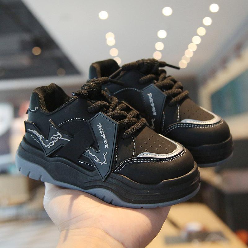 Children's sports shoes 2025 spring and autumn new boys' casual shoes lightweight trend girls board shoes soft sole baby shoes single