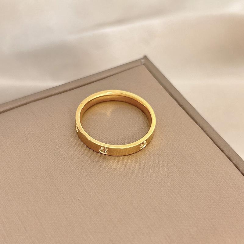 Französischer Retro-Filigran-Sternburst-Ring - Für Damen aus Titanstahl, Galvanisch beschichtet, Leichter Luxus und Nischen-Design.