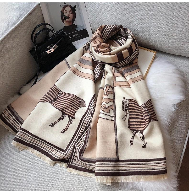 400g Retro Ethnic Bluebird Scarf: Women's Winter Warm Neck Warmer, High-End Imitation Cashmere Shawl.
