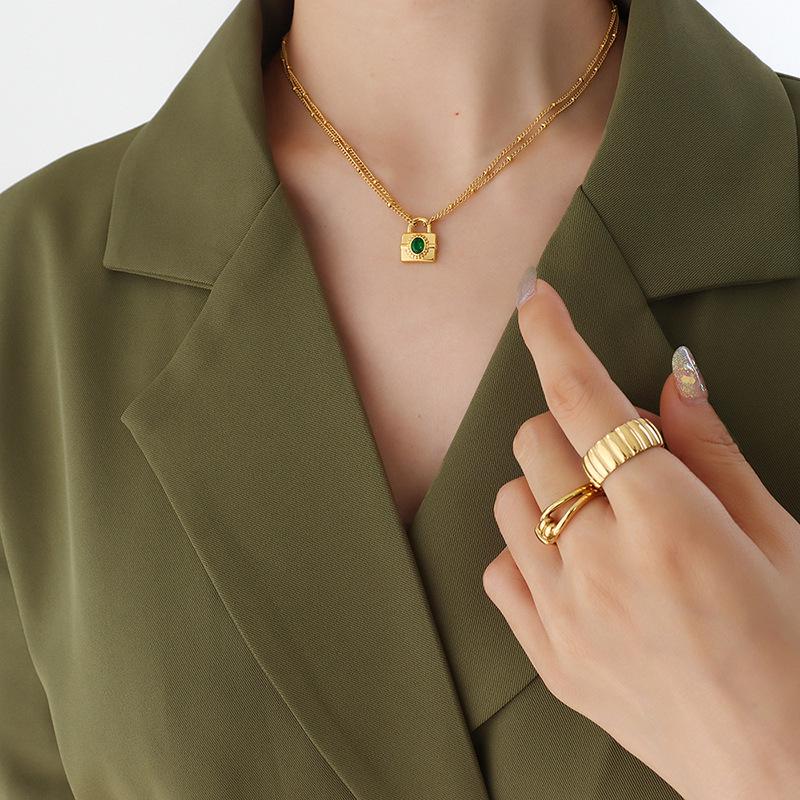 Korean Dongdaemun Retro Zircon Necklace & Non-fading Versatile Earrings Set