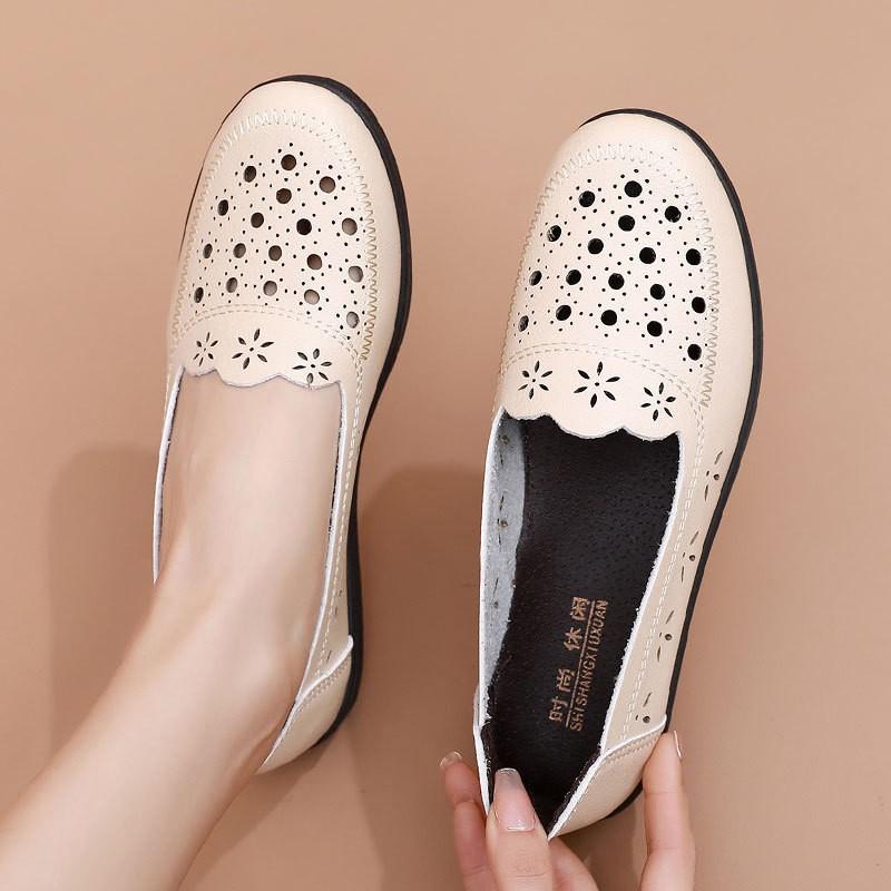 Sandals summer breathable fashion hollow leather shoes non-slip in the flat bottom in the elderly women's shoes hole shoes