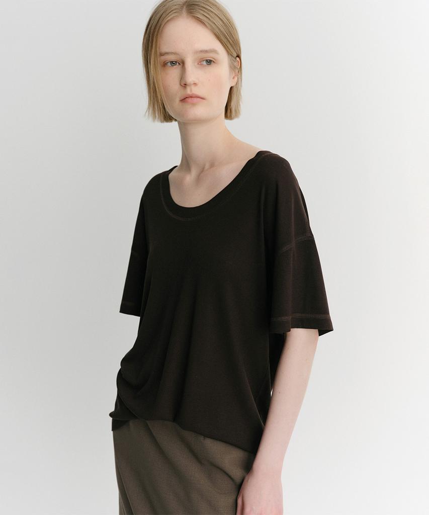 Ia Silk Rib U Neck T-Shirt (Dark Brown)