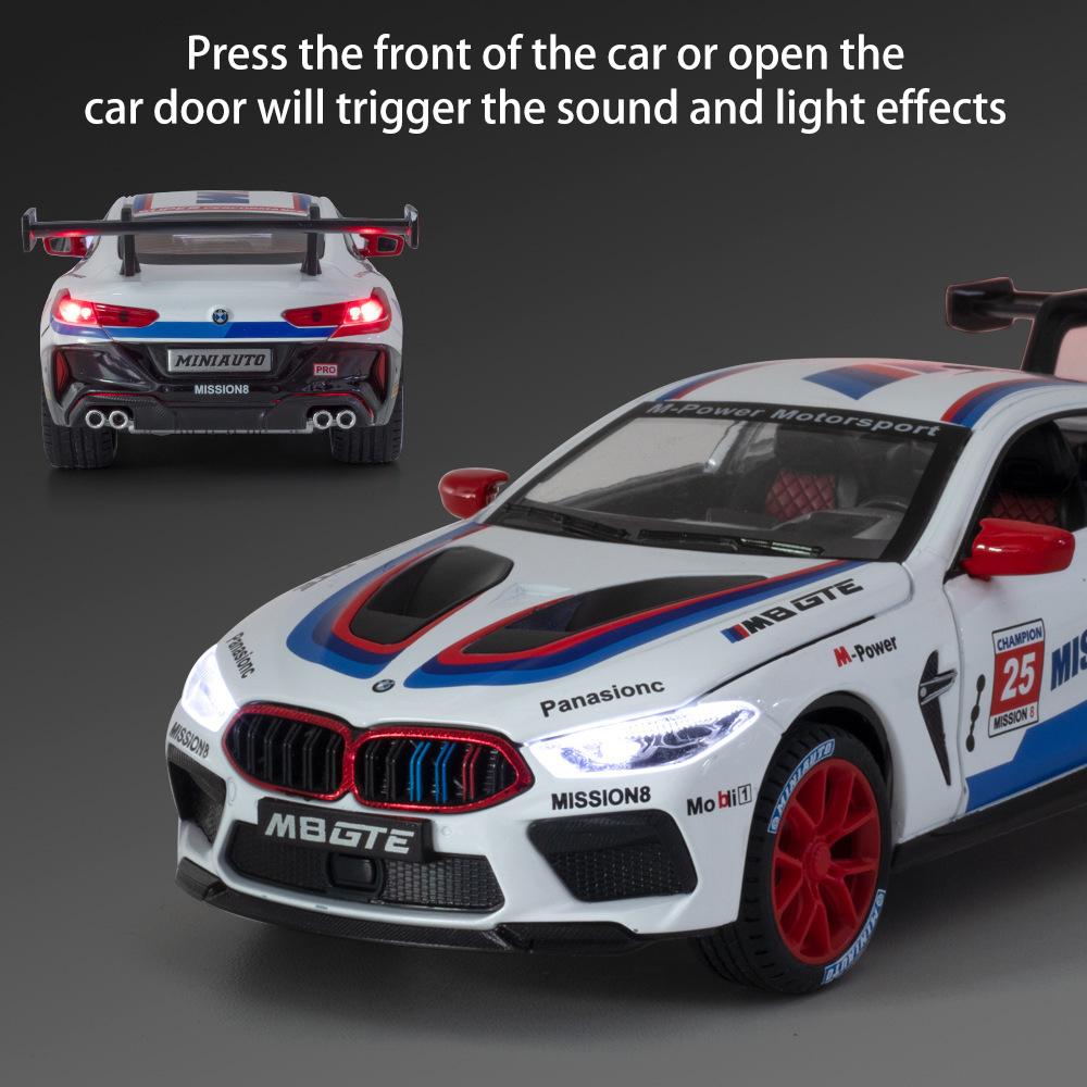 1/24 Scale M8 GTE Racing Diecast automudeli mänguasi, tagasitõmmatav mänguasi koos heli ja valgusega lastele Väikelapse poistele Tüdrukutele Kingikogu