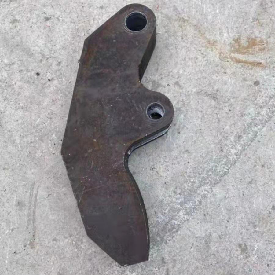 Compatible with Hongchang Tianma dump truck: automatic chain-locking hook, rear door lock hook, and slag dump bucket.