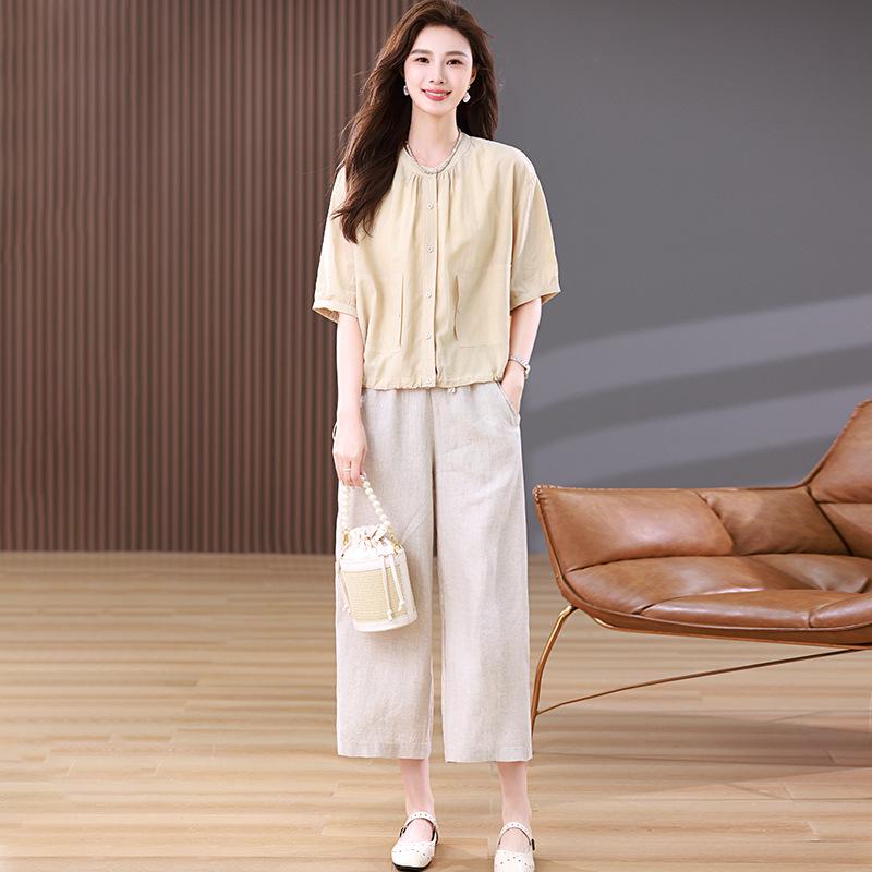 

Женский летний повседневный комплект из двух предметов из рами 2025 года: Модный скоординированный наряд с брюками широкого кроя L грязно-белый