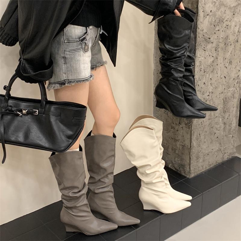 Rich and Noble, a Pair of Pointed-toed Heel Pleated Boots, Lazy But Knee Boots 2025 New Fashion Stacking Boots