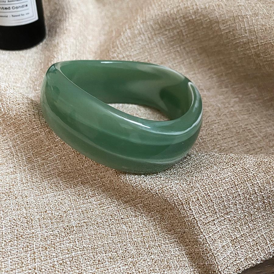 Geometric Open Bangle: Luxurious Modern Bracelet with Minimalist Chic