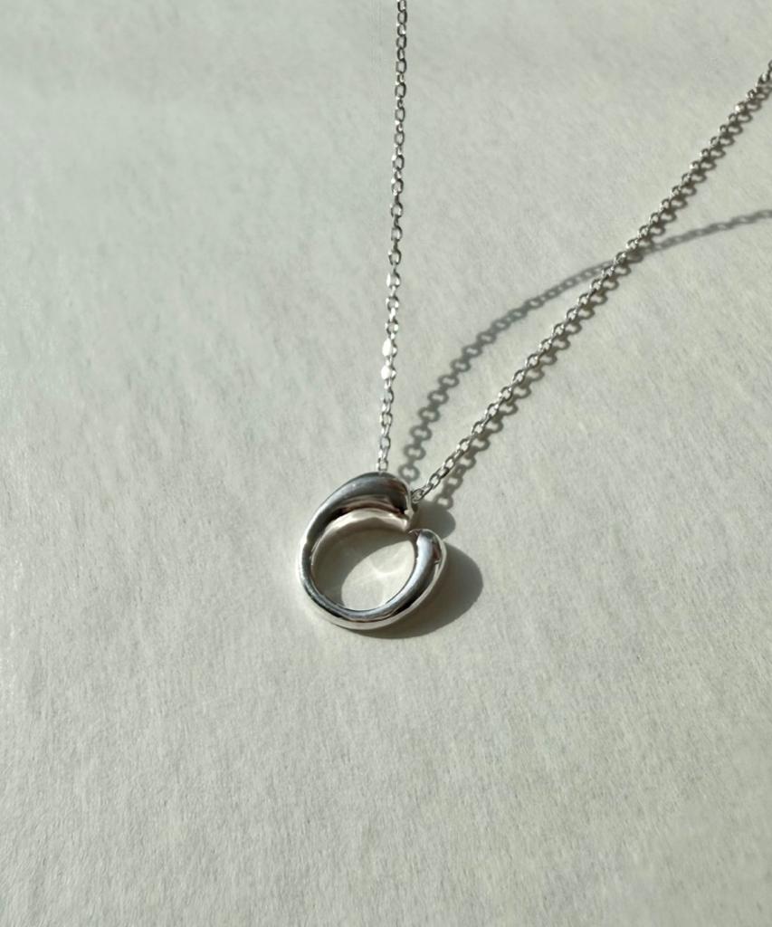 Baradu [Baradu 925] Round Melting Pendant Necklace
