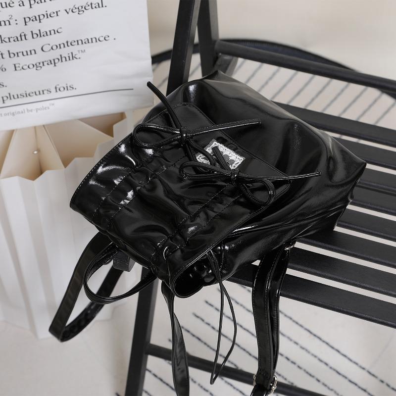 A Niche, Non-identical Soft Leather Schoolbag for High School Girls, A Multi-functional Bag for Shopping, and A Small Backpack