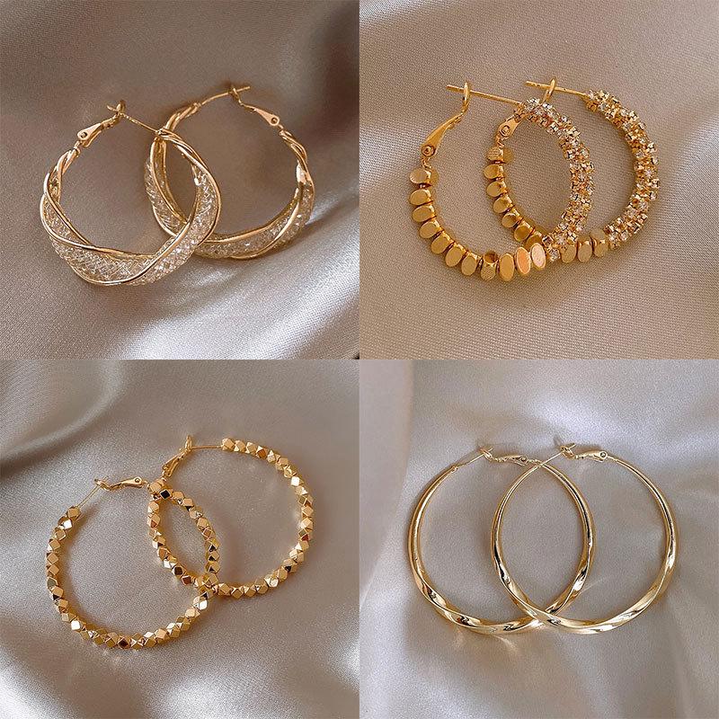 

Silver Needle Luxury High-End Ear Hoops: Exaggerated Design Earrings for Women, Fashionable and Unique Jewelry