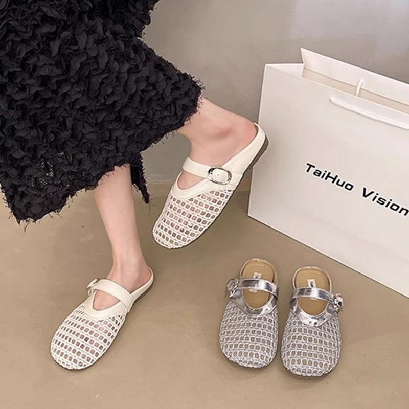 Flat bottom woven hollow slippers women's new outer wear fashion temperament sandals belt buckle bag head slippers