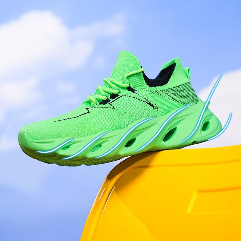 Autumn New Style and Lightweight Men's Running Shoes Large Size Flying Woven Breathable Mesh Blade Sports Casual Shoes