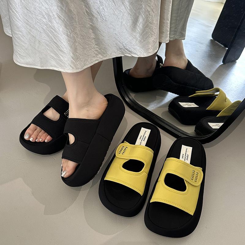 You Can Wear It Outside and Step On Shit 2025 New Beach Seaside Slippers Velcro Thick-soled Women's Summer Vacation Cool Slippers