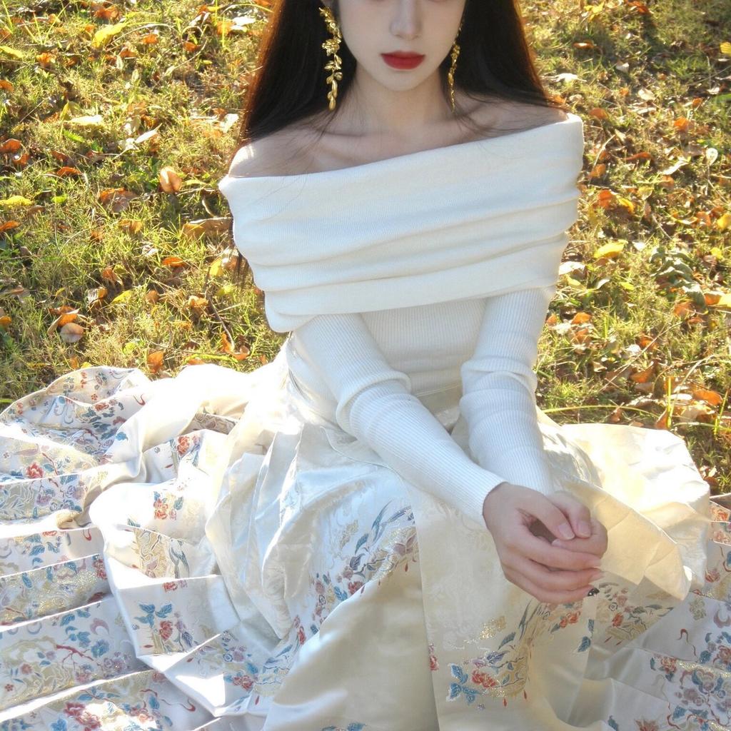 French temperament off-shoulder knitted bottoming shirt women's spring and autumn gentle pure desire slim-fitting one-word shoulder long-sleeved top