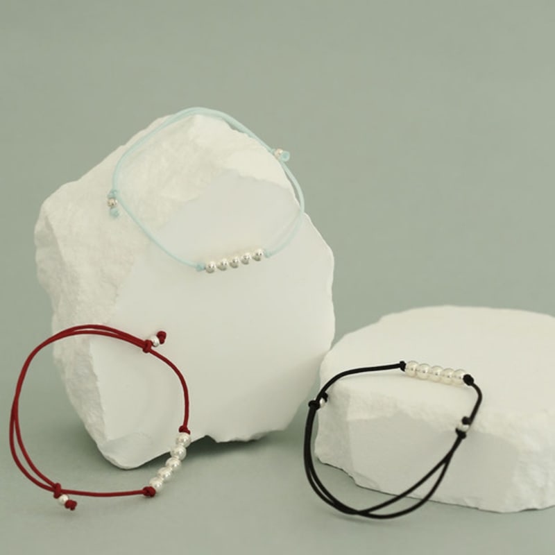 JUDY AND PAUL Leslie Silver Ball Silk Bracelet